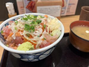 マグロ市場の海宝丼